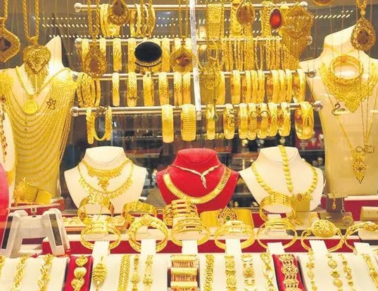 Altın zirveden döndü