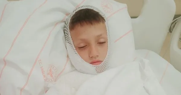 siginmacilar-uzerinden-provokasyon-yapan-umit-ozdagin-suriyeliler-kucuk-cocuga-kezzap-atti-iddiasi-yalan-cikti-1658009739939.jpeg Sığınmacılar üzerinden provokasyon yapan Ümit Özdağ'ın 'Suriyeliler küçük çocuğa kezzap attı' iddiası yalan çıktı-3