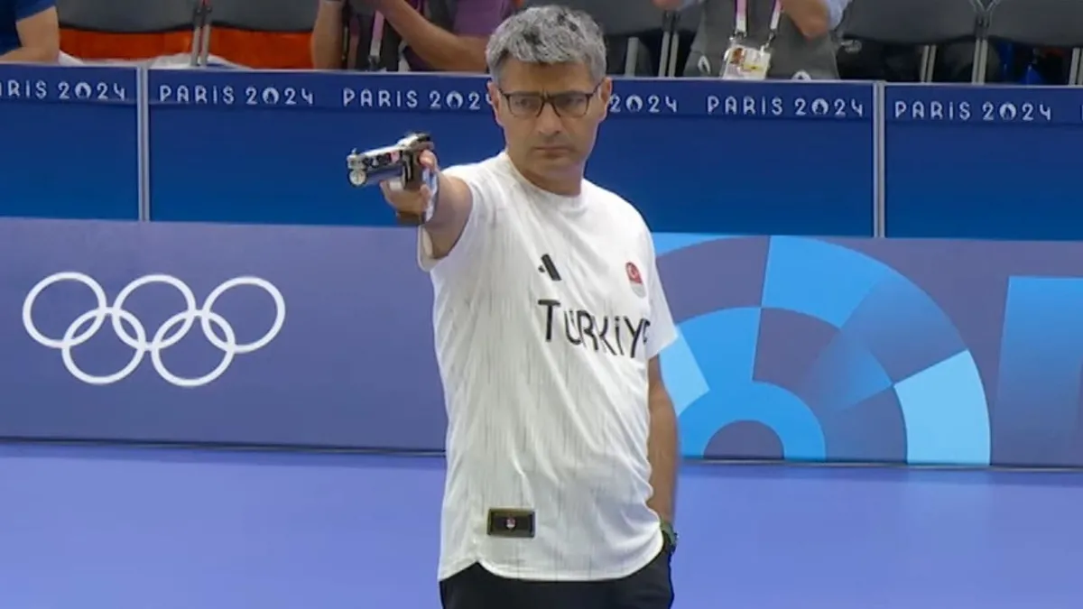 Paris Olimpiyatları’nda cebi elinde bir Türk! Yusuf Dikeç o pozun sırrını anlattı