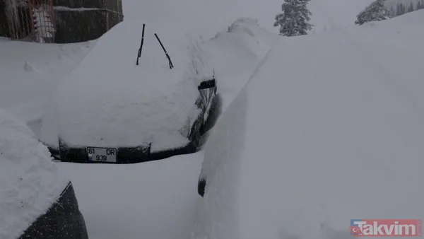 Uludağ'da araçlar kar altında kayboldu! Sürücüler jandarmadan yardım istedi - 12