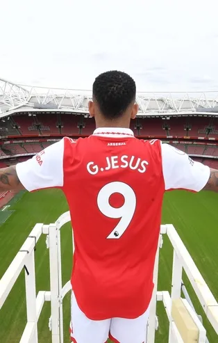 Jesus resmen Arsenal'de