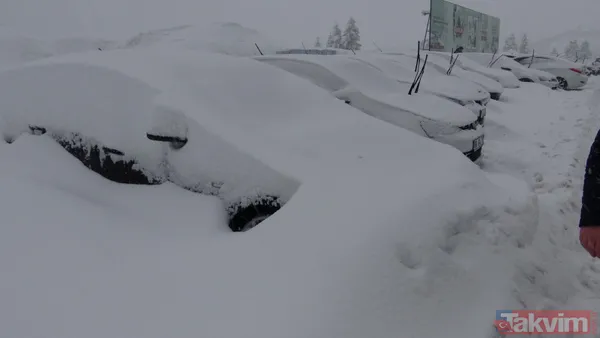 Uludağ'da araçlar kar altında kayboldu! Sürücüler jandarmadan yardım istedi - 4