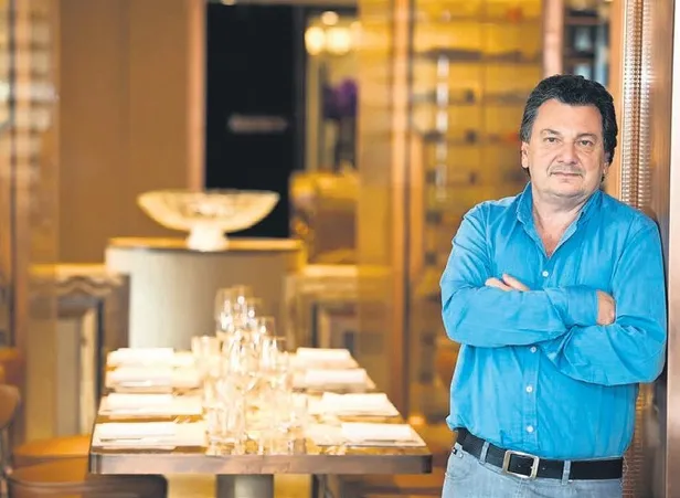 bulent-ersoydan-unlu-gurme-vedat-milora-hodri-meydan-1577915095518.jpeg Bülent Ersoy'dan ünlü gurme Vedat Milor'a hodri meydan-1