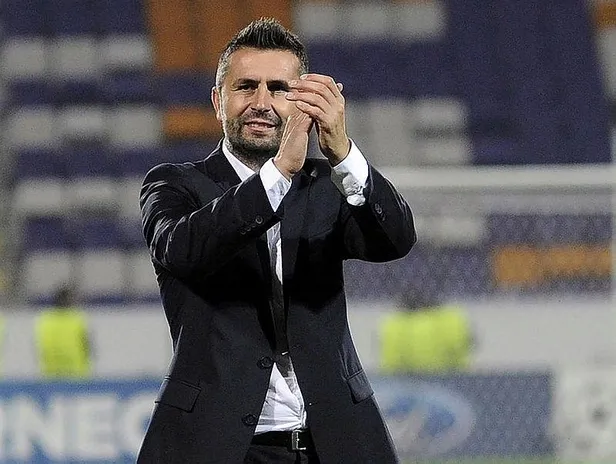 Trabzonspor'da Nenad Bjelica dönemi resmen başladı: İmzalar atıldı!-5