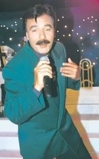 New York'un huzuru kalmadı! Times Meydanı Ferdi Tayfur ve Hakkı Bulut'un şarkılarıyla inledi-2