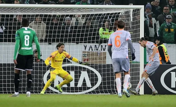 Medipol Başakşehir muhteşem geri dönüşle turladı! Mönchengladbach 1-2 Başakşehir (MAÇ SONUCU)-2