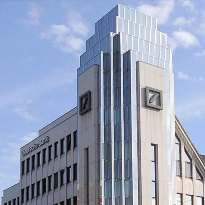 Faiz sarmalı ayaklarına dolandı! ABDnin ardından Almanyada iflas endişesi: Deutsche Bank hisseleri çakıldı