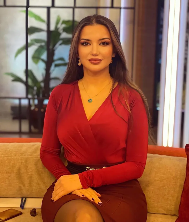 10-kilo-verdiren-esra-ezmeci-diyeti-38lik-unlu-psikolog-tek-yontemi-acikladi-capalama-yontemi-ile-kilo-verme-s-1706897632966.jpg 38'lik ünlü psikolog tek yöntemi açıkladı! 10 kilo verdiren Esra Ezmeci diyeti! Çapalama yöntemi ile kilo verme sırrı-7