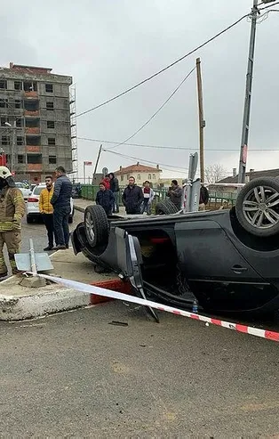 Son dakika: İstanbul Sultanbeyli'de feci kaza! Otomobil takla attı