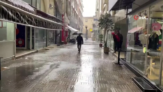 Mersin’de dolu yağışı dolu hayatı felç etti