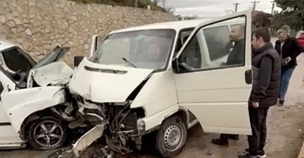 Bursa'da bayram arifesinde feci kaza | İki araç kafa kafaya çarpıştı: 7 yaralı