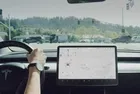 Tesla ücretsiz Autopilot dönemini bitirdi