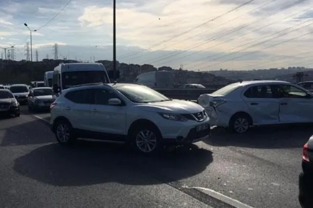 Okmeydanı'nda zincirleme kaza: Trafik kilit