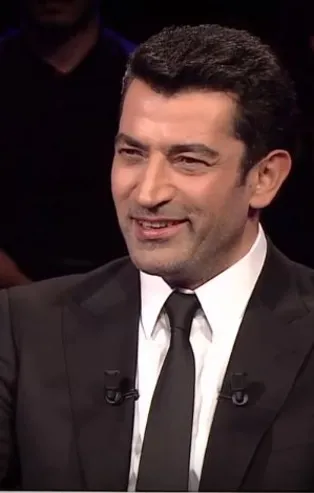 Hangisi Türkiye'de resmi bir futbol maçında oynamamıştır?