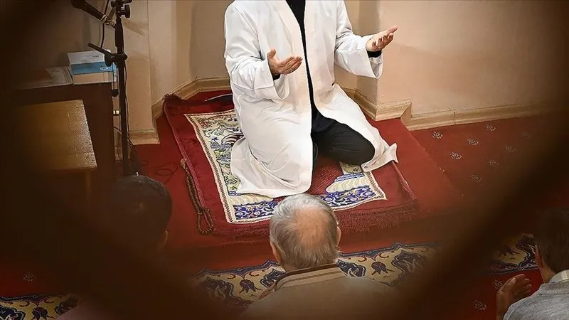 din-gorevlisi-maasi-2025-temmuz-ayi-zamli-imam-vaiz-ve-muezzin-maaslari-kac-tl-olacak-1751441966416.jpg (Kaynak: AA)
