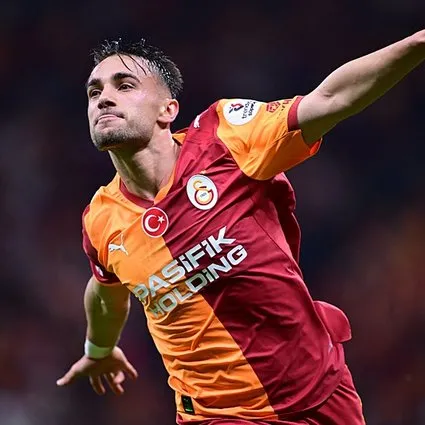 Yunus Akgün gollerine devam ediyor!