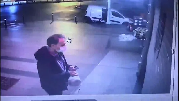 1637324207589.jpg Taksim'de döviz bürosunda 3 milyonluk vurgun! Çalışanı tarafından soyuldu: Görünce şok olduk-2