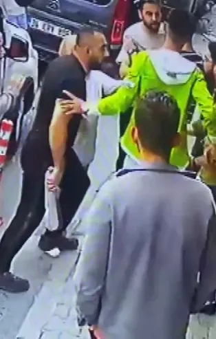Bağcılar'daki kavganın yeni görüntüleri ortaya çıktı! "Erkek olan buraya gelsin" diye bağırmıştı