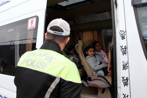 İstanbul'da okul servislerine denetim! Sürücülere 'dur' lambası cezası kesildi-5
