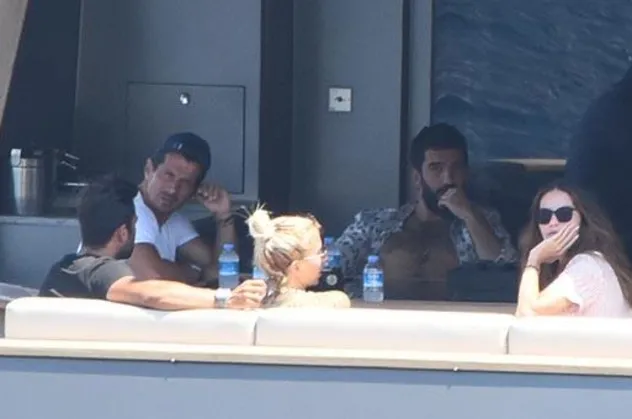 Emre Belözoğlu ve Arda Turan Terim'i yok saydılar!