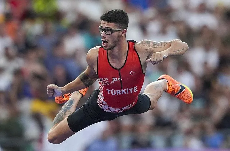 Milli sporcu Ersu Şaşma, finalde mücadele etti.