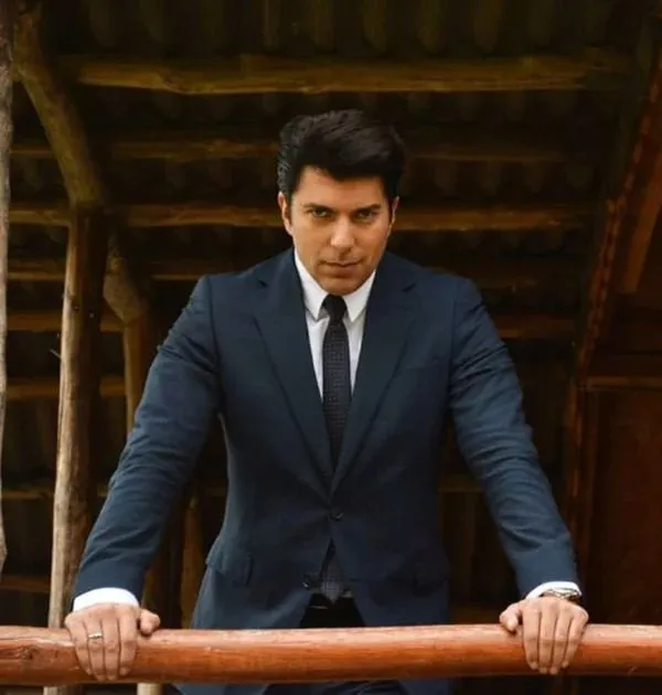 kurtlar-vadisinde-21-yil-sonra-cozulen-polat-alemdar-bilmecesi-meger-rolu-ilk-ona-teklif-etmisler-1677486954777.jpg Meğer rolü ilk ona teklif etmişler! Kurtlar Vadisi'nde 21 yıl sonra çözülen Polat Alemdar bilmecesi!-4