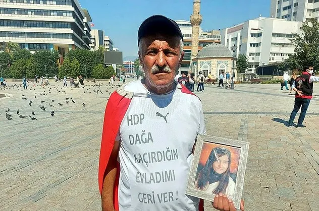 İzmir'de evlat nöbetini sürdüren baba Mehmet Laçin Ankara'ya yürüyüşe başladı