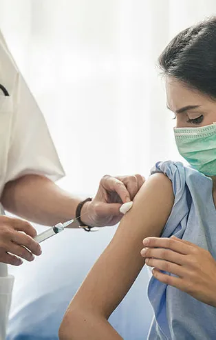 BioNTech aşısının yan etkileri neler, ne kadar sürede geçer? Biontech 2. doz süresi geçerse ne olur?