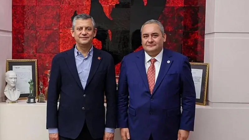 chpli-ozel-grup-toplantisinda-mesut-ozarslani-yine-tehdit-etti-elime-duseceksin-1770747474136.jpeg CHP'li Özel grup toplantısında Mesut Özarslan'ı yine tehdit etti: "Elime düşeceksin" | O sözlere suç duyurusu-5