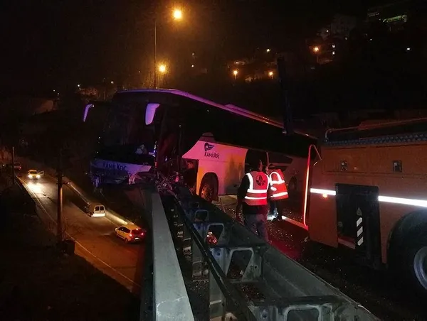 Son dakika: Gece yarısı adeta facia: Kocaeli TEM otoyolunda araç kaza yaptı 30 kişi 30 metre yükseklikte dehşeti yaşadı-8