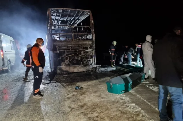 Mersin'deki otobüs kazası: 2'si şehit 3 ölü, 2 kayıp 33 yaralı