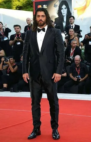 Bir süredir kayıptı! Fanları Can Yaman'ın kaldığı otelin odasına kadar buldu