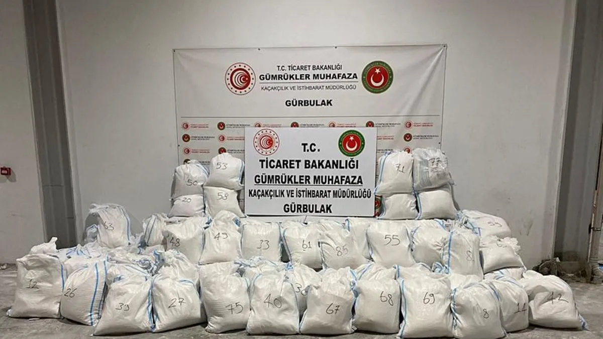 Zehir tacirlerine geçit yok! İran'dan Türkiye'ye giriş yapan tırda 2.2 ton metamfetamin ele geçirildi