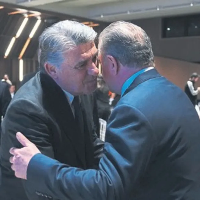 Adalı da zirvede