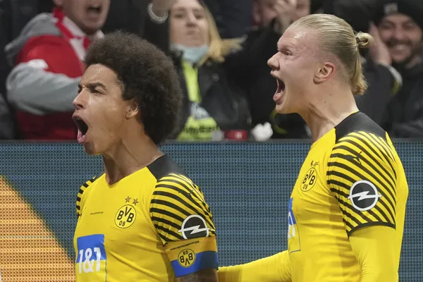 roma-galatasaraya-rakip-oldu-mourinho-witseli-istiyor-1655101991955.jpg Roma Galatasaray'a rakip oldu! Mourinho Witsel'i istiyor...-5