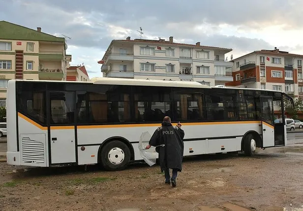 ankarada-park-icin-manevra-yapan-otobusun-altinda-kalan-90-yasindaki-yasli-adam-oldu-1624909637292.jpeg Ankara'da park için geri manevra yapan otobüsün altında kalan 90 yaşındaki adamın feci sonu: Geriye bastonu kaldı-2