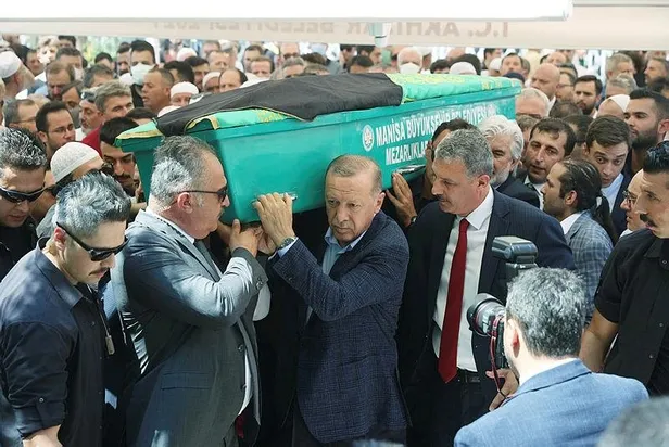 Son dakika: Başkan Erdoğan Manisa'da Hakan Hilmi Füzun'un cenaze törenine katıldı-6