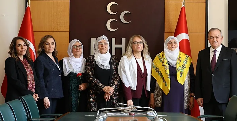 baris-anneleri-ve-dem-partiden-mhp-tbmm-grubuna-ziyaret-1778155207913.jpeg "Barış Anneleri" ve DEM Parti'den MHP TBMM Grubuna ziyaret-1