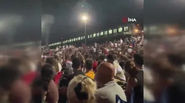 Marmaray milli maçı izlemek için durdu renkli anlar kameraya yansıdı