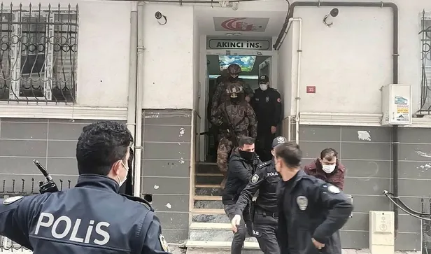 Son dakika: 2 çocuğunu bıçakla rehin aldı! Esenyurt'ta hareketli dakikalar-1