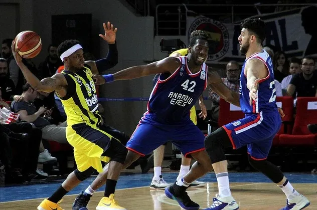 A.Efes-Fenerbahçe finalin ilk maçında (Yurttan ve dünyadan spor gündemi)