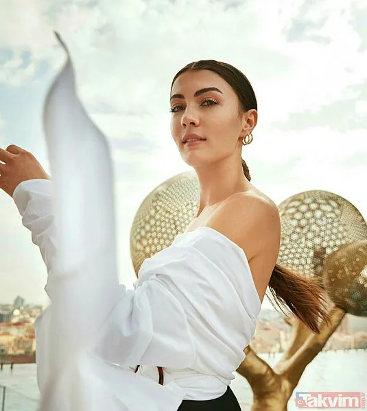 Güzelliğiyle herkesi büyüleyen Burcu Özberk yine doğal haliyle karşımızda... Estetiksiz haliyle şoke eden Burcu... - 1