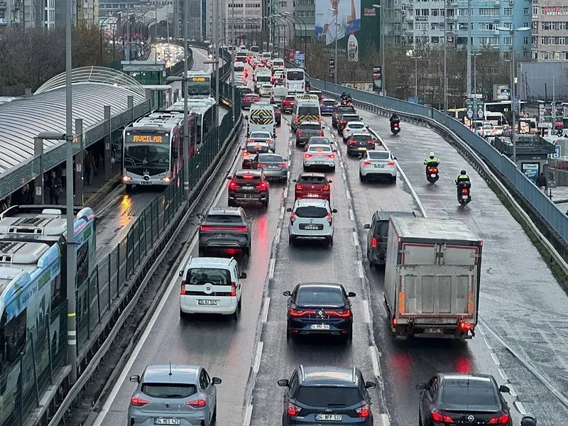 İstanbul'da trafik yoğunluğu (AA)