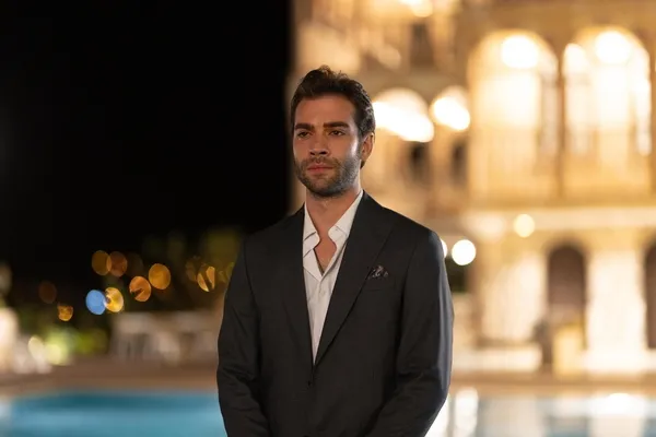 safir-8-bolum-2-fragmani-yayinlandi-bir-an-once-toparlanip-cik-buradan-1697722808780.jpg Safir 8. bölüm 2. fragmanı yayınlandı: Bir an önce toparlanıp çık buradan!-4