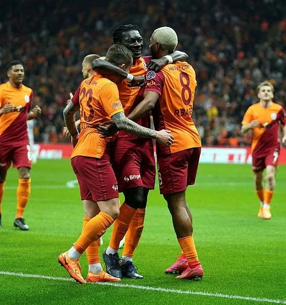 galatasaray-sahasinda-kgumruku-iki-golle-yikti-fenerbahce-derbisi-oncesi-ozguven-depoladi-1648938069178.jpeg Galatasaray sahasında K.Gümrük’ü iki golle yıktı! Fenerbahçe derbisi öncesi özgüven depoladı-4