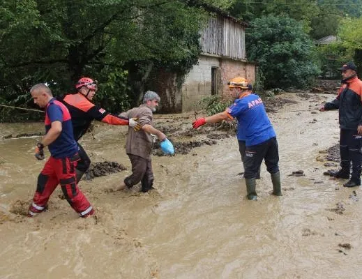 4 kişilik aile böyle kurtarıldı!