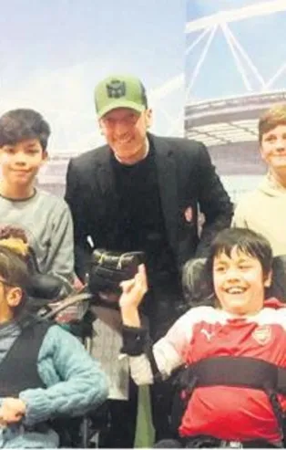 Özil misafirlerini Mesut etti!