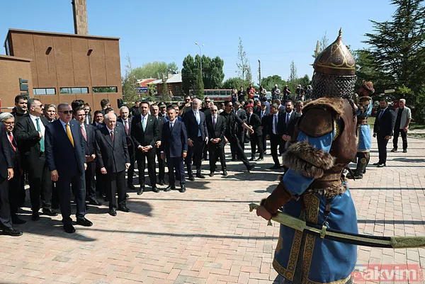 Ahlat'ta ecdada vefa! Başkan Erdoğan ve Bahçeli Selçuklu mezarlığını ziyaret etti | Han çadırında koyu sohbet - 22