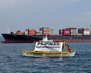 Kriz kapıda! Çöpleri Kanadaya geri taşıyacak kargo gemisi Filipinlerin Subic Koyuna ulaştı