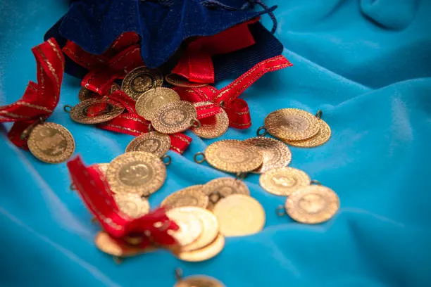 11-mayis-2023-gram-altin-ne-kadar-ceyrek-ata-altin-kac-tl-iste-kapalicarsi-alis-satis-rakamlari-son-dakika-can-1683787117485.jpg